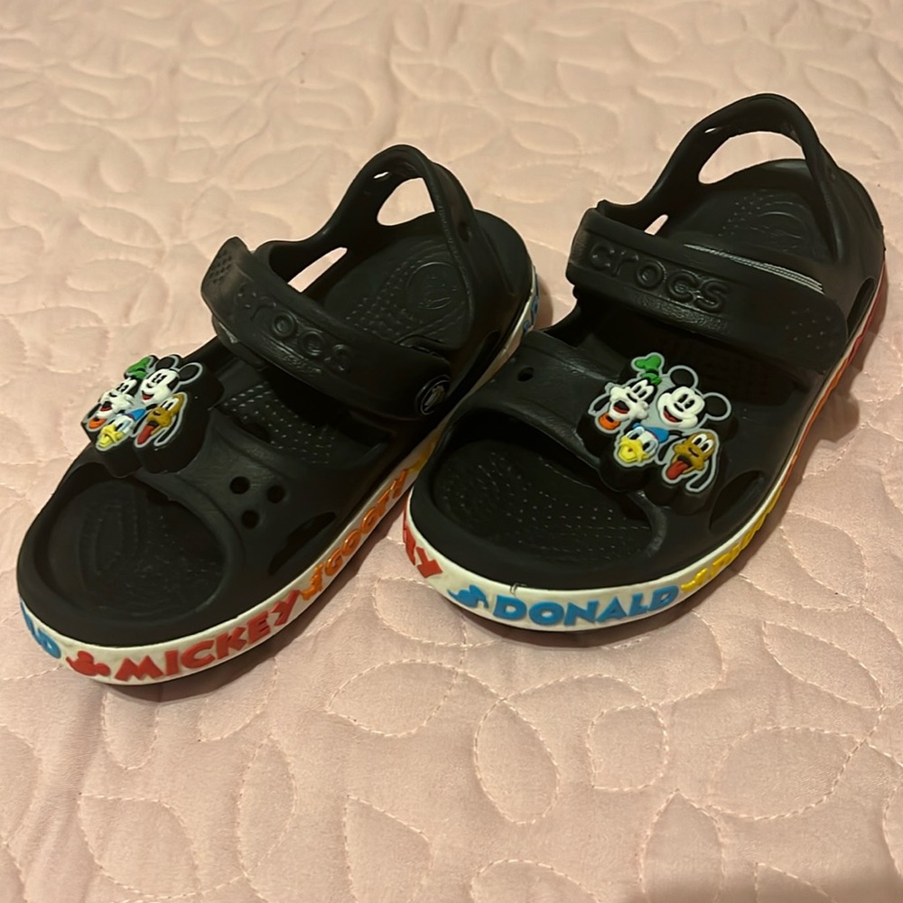 Disney Crocs Sandals Youth 11 Like New Mickey Donald Goofy & Pluto